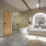 Saint Zoe Luxury Suite