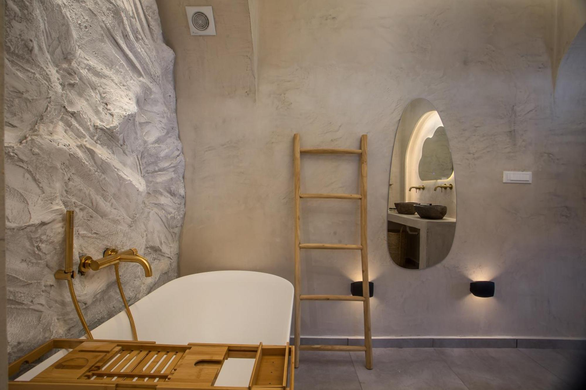 Saint Zoe Luxury *