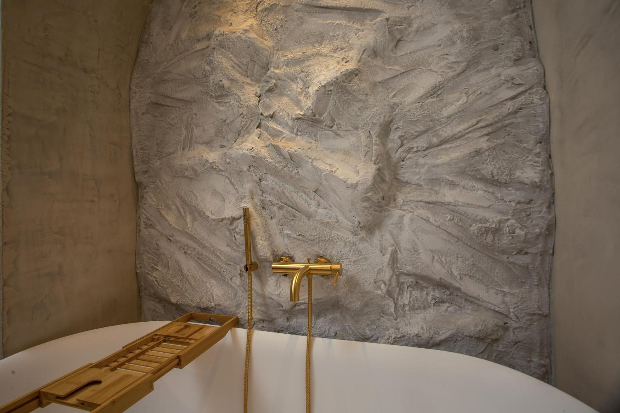 Saint Zoe Luxury